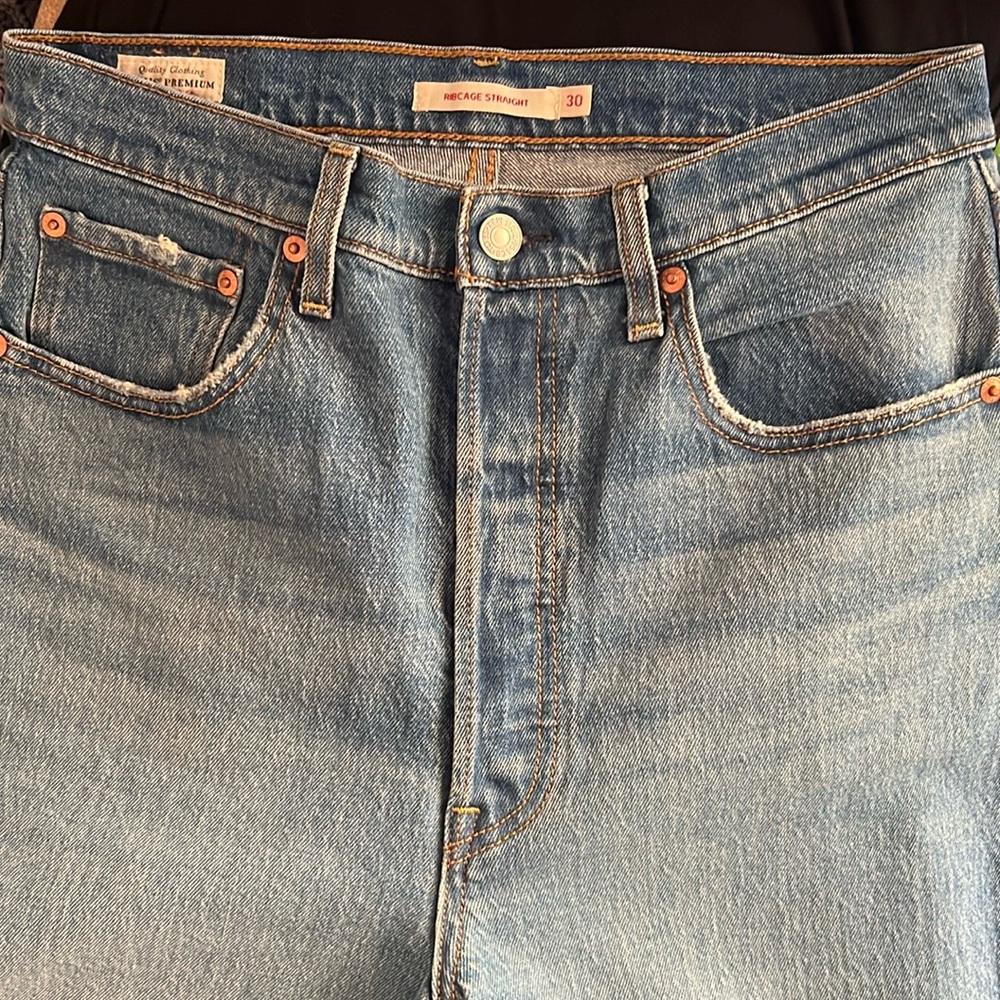 Levi’s Premium Ribcage Straight 30